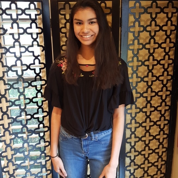 NWT  BLACK FLORAL KRISTIN NICOLE‎ BLOUSE - Picture 1 of 7